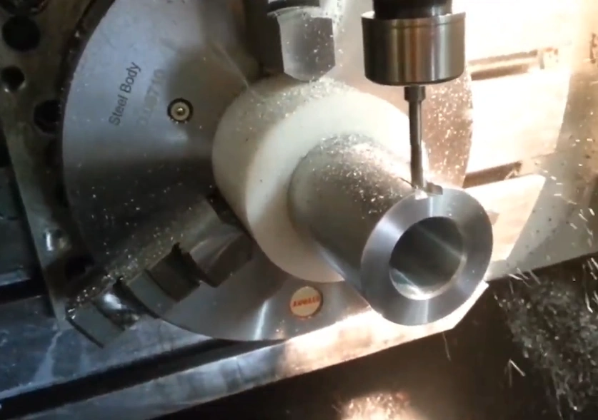 centre d'usinage 5 axes pour pièces mécaniques et outillages spéciaux de la SAS Gilbert Polytech